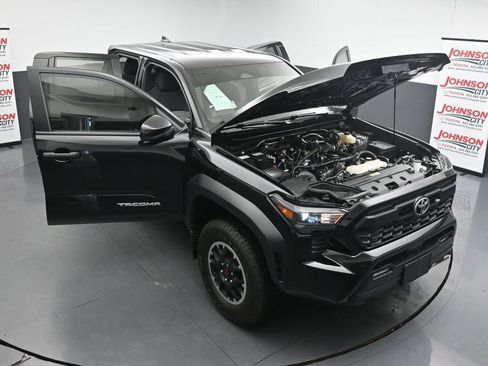 Used 2024 Toyota Tacoma TRD Off-Road AWD/4WD image 39
