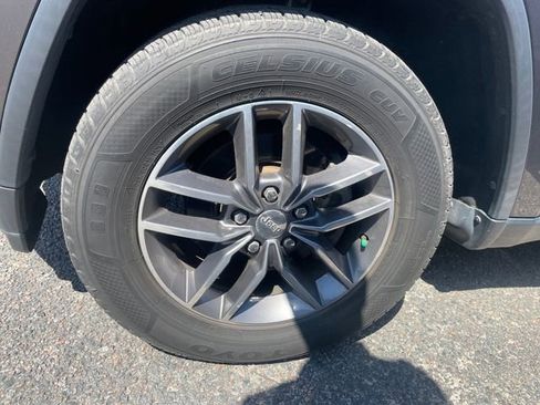 Used 2017 Jeep Grand Cherokee Limited AWD/4WD image 10