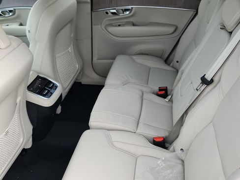 New 2026 Volvo XC90 B6 Ultra w/ Protection Package image 15