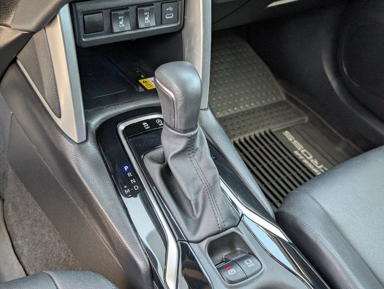 Used 2023 Toyota Corolla Cross XLE w/ Convenience Package FWD image 16