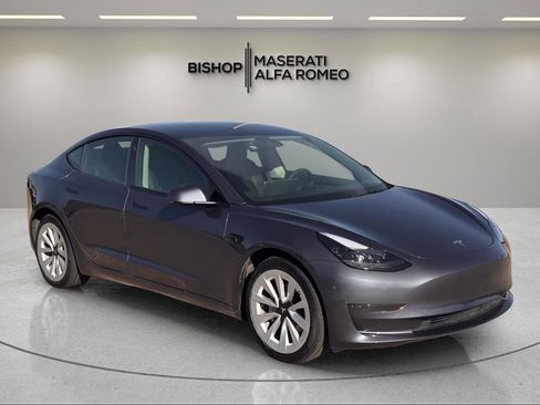 Used 2023 Tesla Model 3 Standard Range image 2