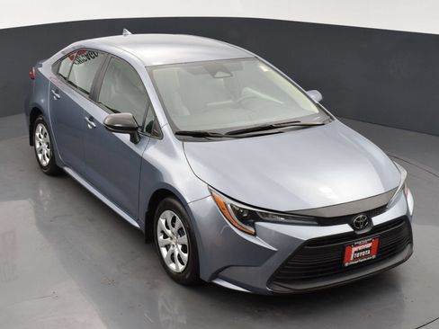 Used 2025 Toyota Corolla LE FWD image 22