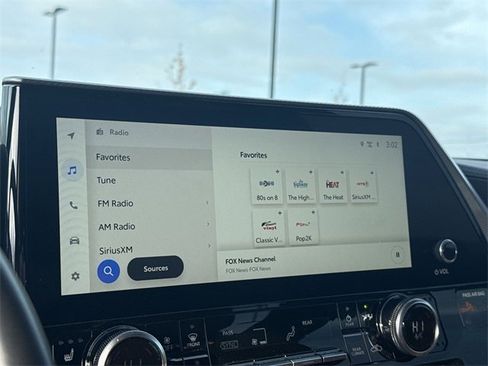 Used 2023 Toyota Highlander Platinum image 16