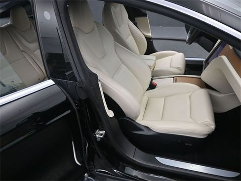 Used 2020 Tesla Model S Long Range Plus image 19