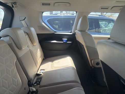 Used 2025 Nissan Armada Platinum image 6