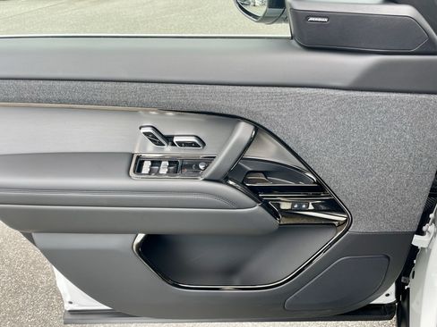 Certified 2025 Land Rover Range Rover Sport AWD/4WD image 13