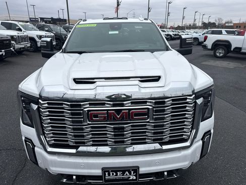 New 2025 GMC Sierra 2500 Denali w/ Denali Reserve Package image 16