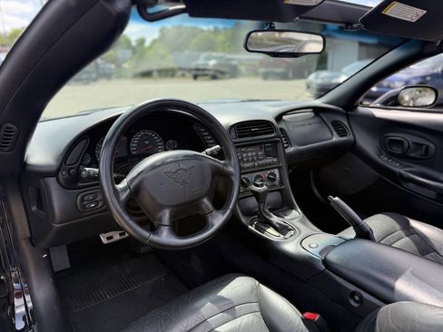 Used 1998 Chevrolet Corvette Convertible RWD image 10