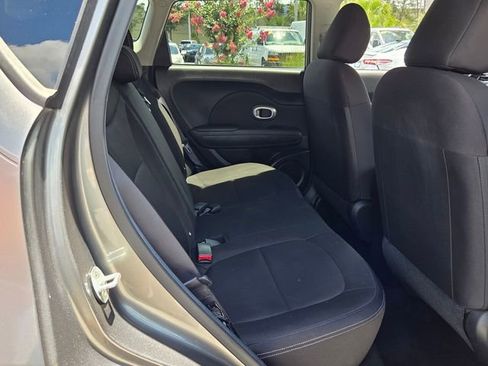 Used 2016 Kia Soul FWD image 16