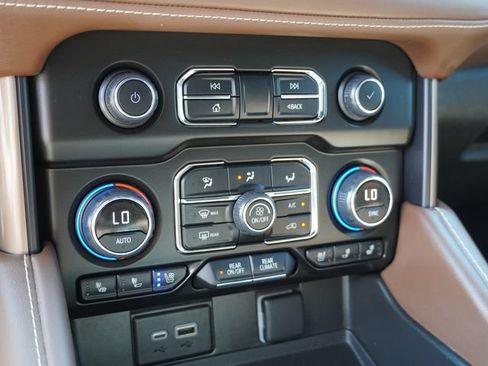 Used 2023 Chevrolet Tahoe High Country RWD image 28