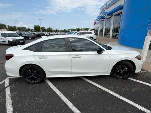 Used 2025 Honda Civic Sport image 4