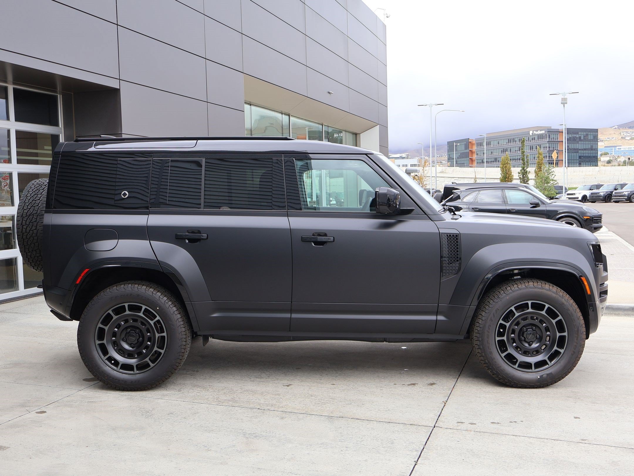 New 2026 Land Rover Defender 110 OCTA AWD/4WD image 4