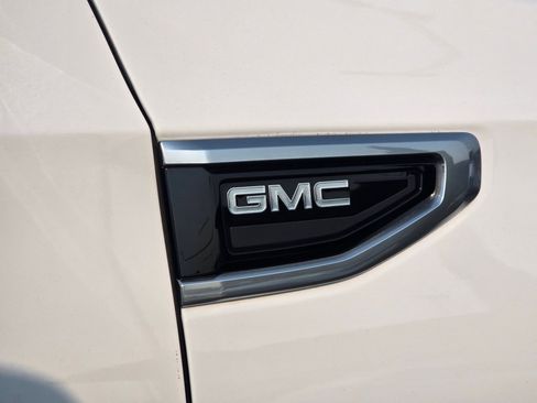 Used 2024 GMC Yukon Denali w/ Advanced Technology Package AWD/4WD image 34