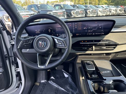 New 2025 Buick Enclave Preferred image 17