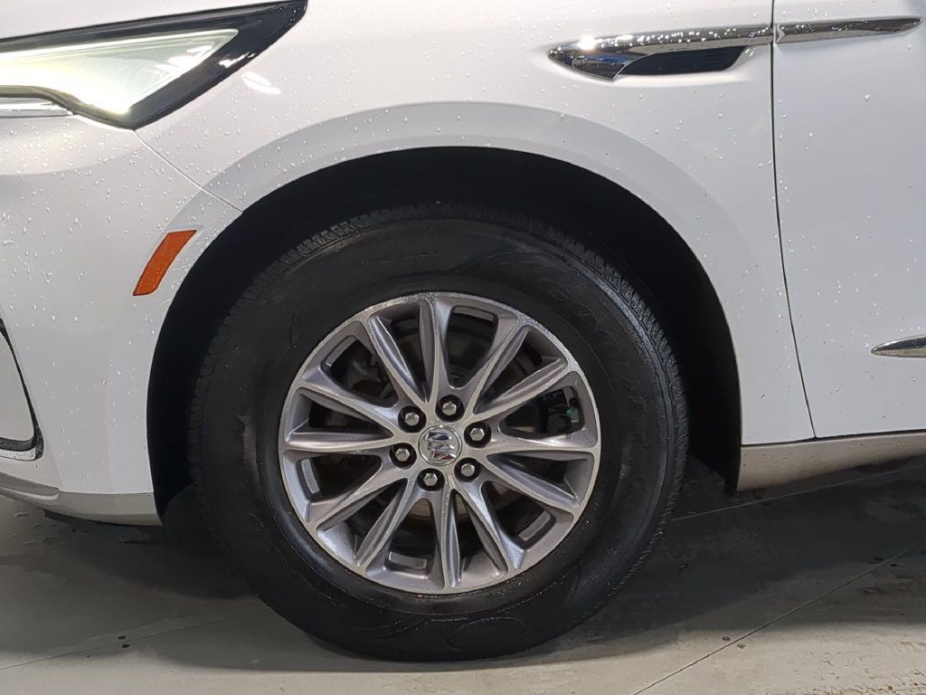 Used 2024 Buick Enclave Essence w/ Sound and Sites Package AWD/4WD image 17