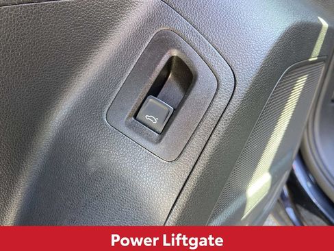 Used 2022 Volkswagen Atlas Cross Sport SEL R-Line AWD/4WD image 18
