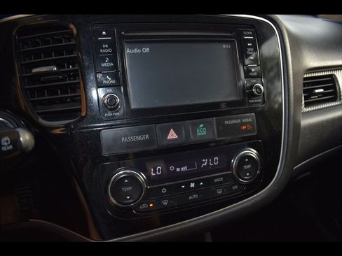Used 2016 Mitsubishi Outlander SE FWD image 10
