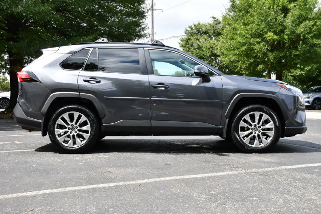 Used 2022 Toyota RAV4 XLE Premium AWD/4WD image 8