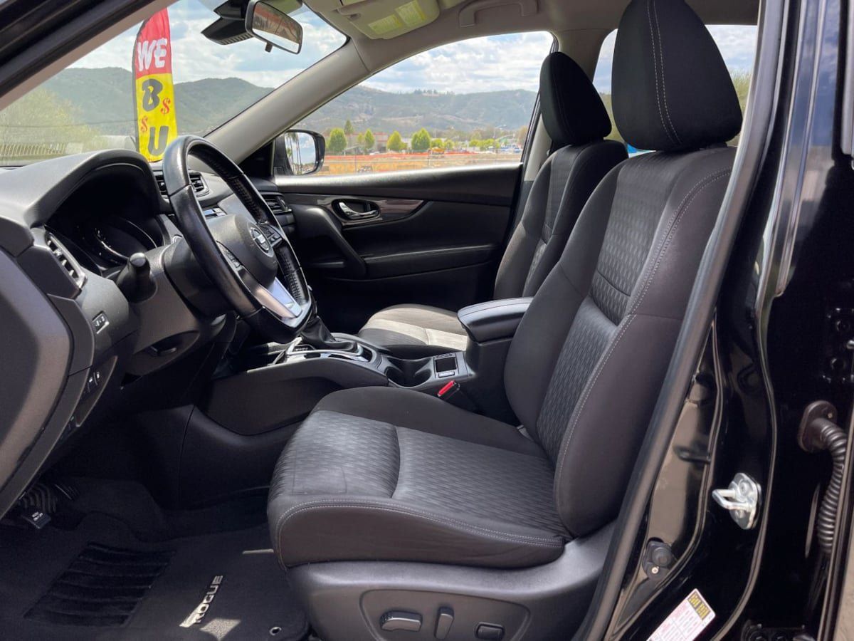 Used 2020 Nissan Rogue SV FWD image 13