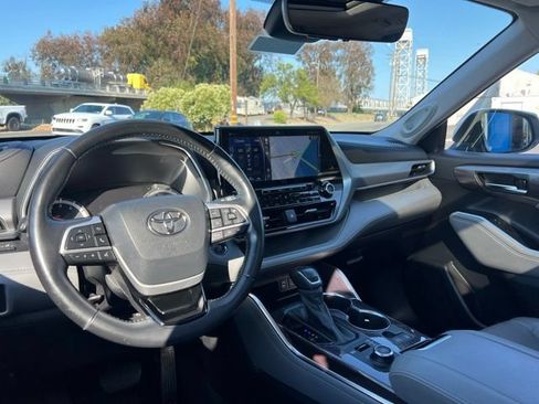 Used 2022 Toyota Highlander Platinum AWD/4WD image 13