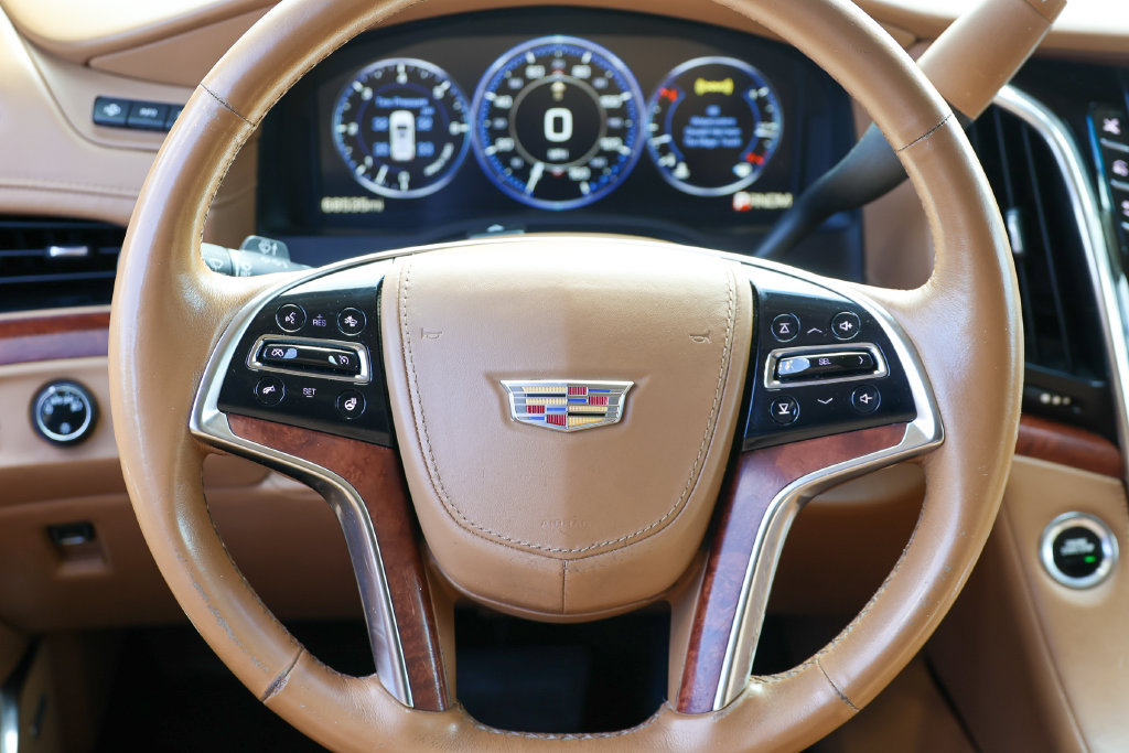 Used 2015 Cadillac Escalade Platinum AWD/4WD image 12