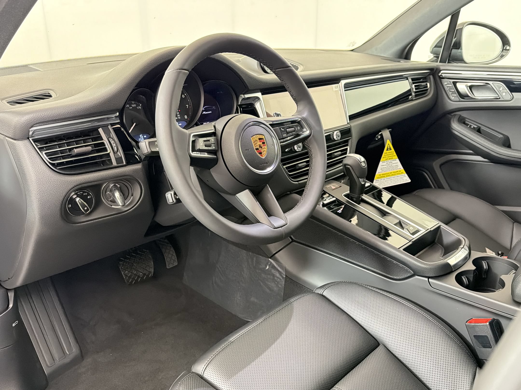 Used 2026 Porsche Macan AWD/4WD image 4