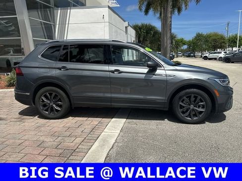 Certified 2022 Volkswagen Tiguan SE w/ Panoramic Sunroof Package image 6
