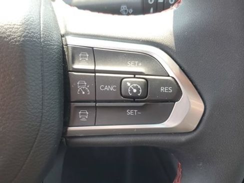 Used 2023 Jeep Compass Trailhawk w/ Trailhawk Convenience Group AWD/4WD image 10