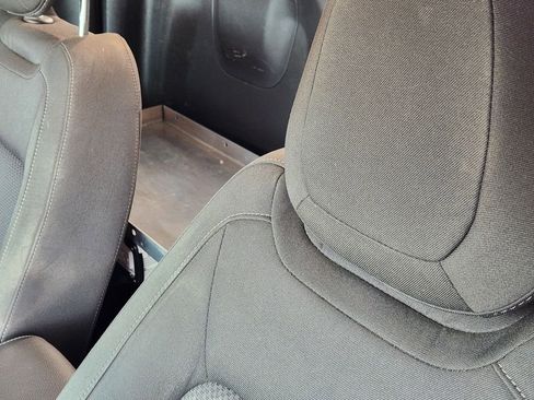 Used 2022 Chevrolet Colorado LT w/ Fleet Safety Package image 16