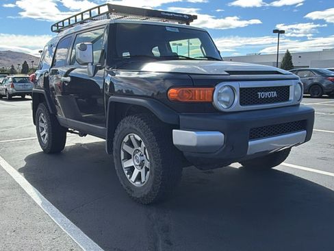Used 2014 Toyota FJ Cruiser 4WD w/ Upgrade Package image 1