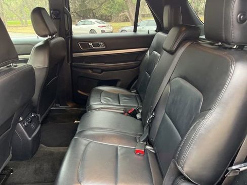 Used 2018 Ford Explorer XLT w/ Equipment Group 202A image 10