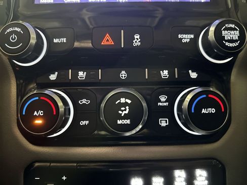 Used 2019 RAM 3500 Laramie image 19