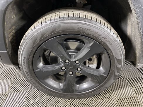 Used 2023 Jeep Grand Cherokee L Limited w/ Luxury Tech Group II image 12