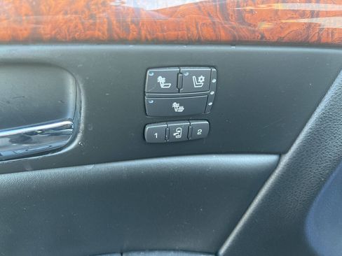 Used 2006 Cadillac DTS Luxury II w/ Sun And Sound Package image 19