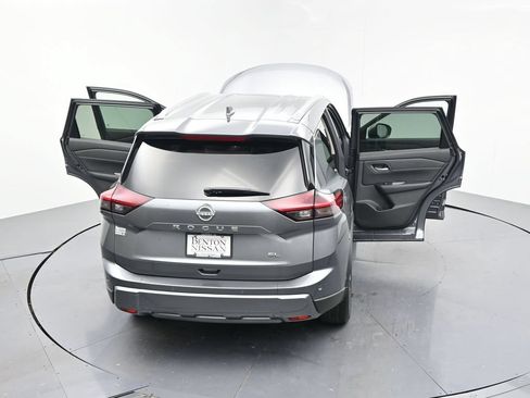 Used 2026 Nissan Rogue SL FWD image 25
