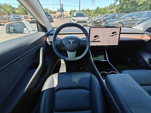Used 2019 Tesla Model 3 Mid Range image 11