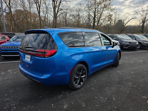 New 2026 Chrysler Pacifica Select image 22