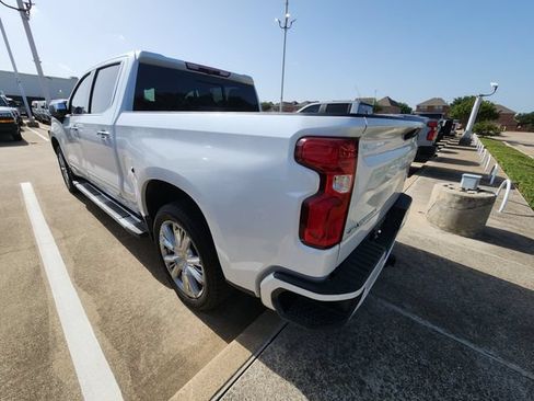 Used 2022 Chevrolet Silverado 1500 High Country w/ High Country Premium Package AWD/4WD image 6