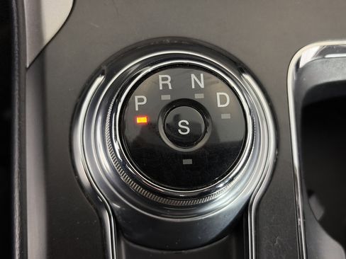 Used 2018 Ford Fusion SE w/ Fusion SE Technology Package FWD image 25