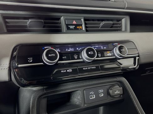 Used 2023 Honda Pilot LX image 16