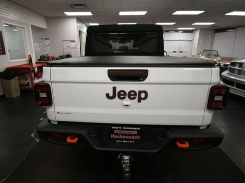Used 2024 Jeep Gladiator Mojave w/ Technology Group AWD/4WD image 7