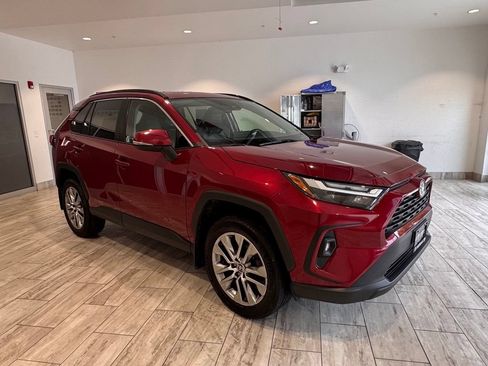 Used 2022 Toyota RAV4 XLE Premium AWD/4WD image 7