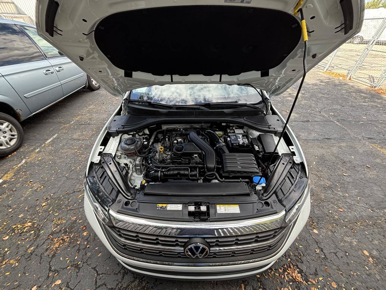 Used 2024 Volkswagen Jetta SE w/ Panoramic Sunroof Package FWD image 23