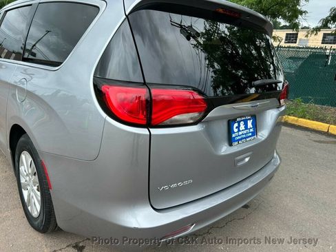 Used 2020 Chrysler Voyager L FWD image 22