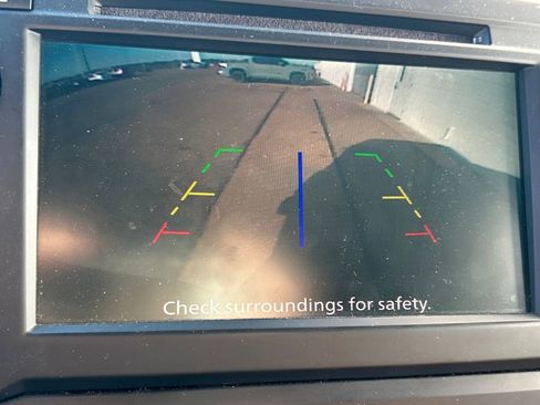 Used 2019 Nissan Titan SV w/ SV Convenience Package image 10