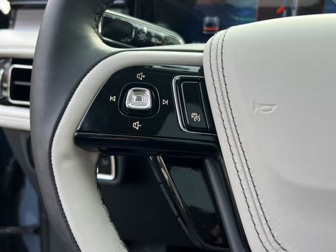 New 2026 Lincoln Aviator AWD w/ Jet Appearance Package image 22
