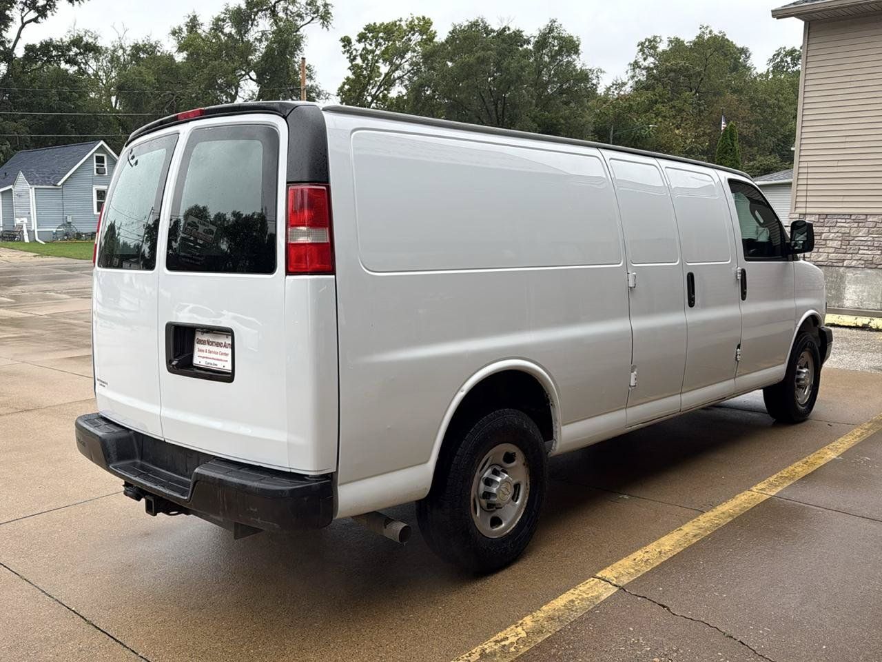 Used 2019 Chevrolet Express 3500 Extended w/ Driver Convenience Package RWD image 4