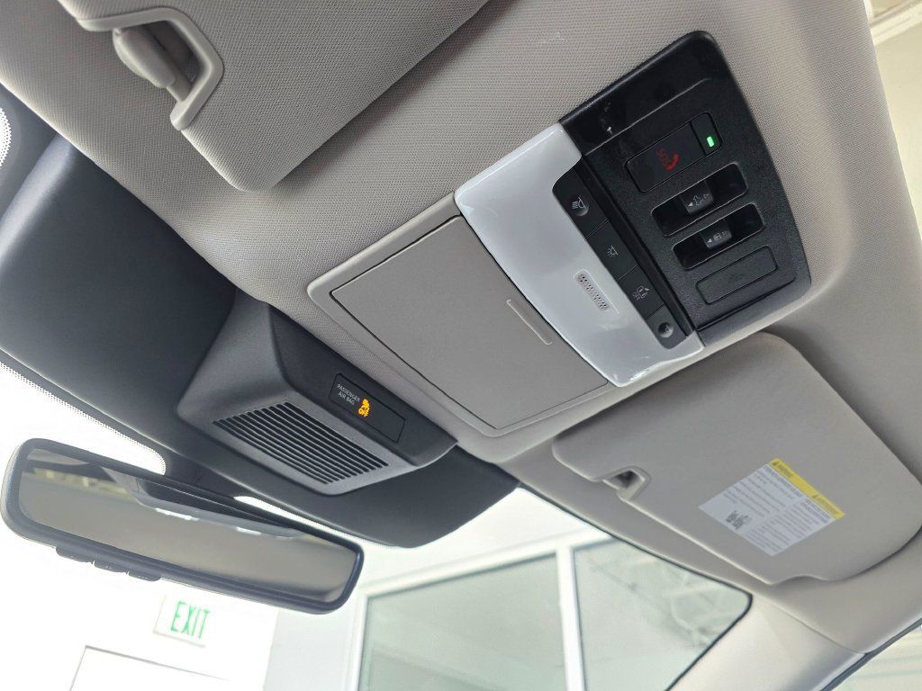 Used 2025 Nissan Pathfinder Platinum AWD/4WD image 19