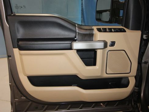 Used 2020 Ford F250 Lariat w/ Chrome Package AWD/4WD image 5