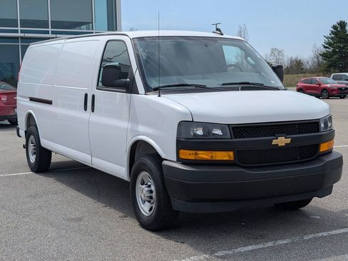 Used 2025 Chevrolet Express 2500 Extended w/ Driver Convenience Package RWD image 3